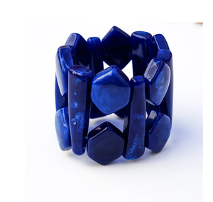 สร้อยข้อมือเรซิ่นลายหินอ่อนสีขาวคอรัลคุณภาพพรีเมียม ดีไซน์หนา ทันสมัย ทำมือ เหมาะสำหรับทั้งชายและหญิง  เครื่องประดับแฟชั่นสไตล์เรียบง่าย สำหรับงานปาร์ตี้ ผู้หญิง - Product Image 3