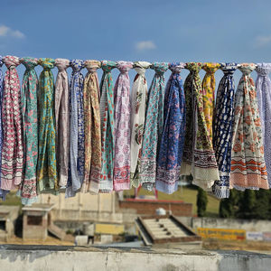 Pareo de Playa de Algodón con Estampado Artesanal Indio, Sarong de Playa de Tela Suave de Voile, Pareo de Verano, Regalo para Ella - Product Image 1