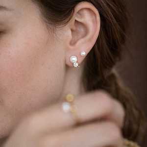 Pendientes de clip con doble perla, estilo minimalista de dos perforaciones, plata de ley 925, chapado en oro de 14 quilates - Product Image 4