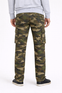 Pantalones Cargo Clásicos de Camuflaje para Hombre – Un prenda esencial resistente de inspiración outdoor, confeccionada con tela duradera y rica en algodón - Product Image 3