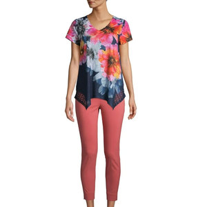 T-shirts d'été pour femmes sublimés OEM, en tissu polyester respirant, design personnalisé avec logo, t-shirts à marque privée en vente - Product Image 3