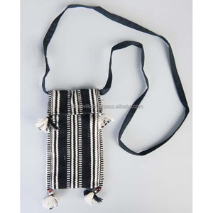 กระเป๋าคลัทช์โบฮีเมียนถักมือน่ารักสำหรับผู้หญิงอินเดียซิปปิดอย่างยั่งยืนกระเป๋าโบฮีเมียนปักลายตกแต่งจากอินเดีย - Product Image 5