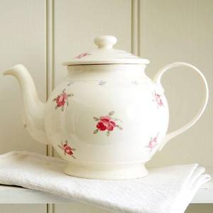 Théière florale vintage avec bec verseur lisse, poignée confortable, corps isotherme, idéale pour servir le thé - Product Image 1