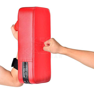 Pads de frappe thaïlandais de qualité supérieure avec mousse haute densité et revêtement en cuir durable pour l'entraînement aux arts martiaux et la pratique du kickboxing - Product Image 5