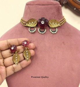 STUNNING SPARKLES - Conjunto de Collar y Pendientes de Latón Chapado en Oro con Piedras para Mujer, Estilo Clásico, para Compromiso, Boda, Aniversario - Product Image 2