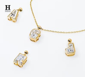 Custom Fine Jewelry Supplier - Personalized Baguette Diamond Initial Necklace, 14k/18k <b>Solid</b> <b>Gold</b> Letter <b>Pendant</b> for Wholesale - Product Image 4