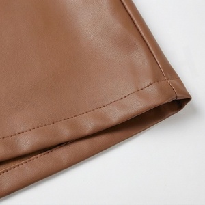 Jupe courte en similicuir taille haute pour femme, design asymétrique, couleur unie, style minimaliste brillant, à porter en toutes saisons - Product Image 6