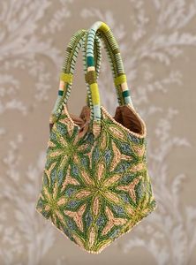 Sac fourre-tout brodé et perlé décoratif artistique pour les amateurs de mode et les collectionneurs - Product Image 4