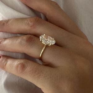 Bague de fiançailles solitaire en diamant de laboratoire ovale de 4 carats, certifiée IGI, or 14 carats, bijoux de luxe pour mariage et anniversaire - Product Image 4