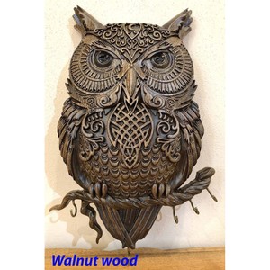 Sculpture d'hibou traditionnelle en bois de noyer sculpté à la main |   Figurines en bois durables et écologiques de Moradabad en gros - Product Image 2