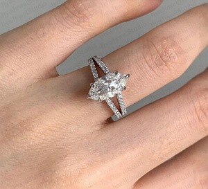 Marquise Cut Moissanite Anillo de compromiso Moissanite 925 Sterling Silver Anillo personalizado Regalo para otros - Product Image 1