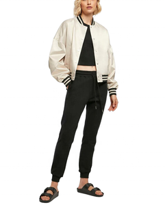 Chaqueta de satén con bordado de satén en blanco universitario al por mayor personalizada para hombre Varsity Baseball Bomber - Product Image 3