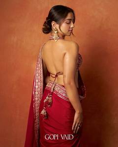 Brilla con nuestra tela de seda pura, hermosa secuencia de bordados y trabajo de dori, sari largo con blusa a la venta. - Product Image 2