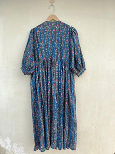 Robe midi en coton à manches bouffantes à imprimé floral bleu pour femmes, col noué, coupe ample, style bohème, robe décontractée d'été - Product Image 3
