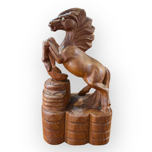 Statue de cheval moderne sculptée avec soin, pour l'intérieur, en bois de Huong - Product Image 2