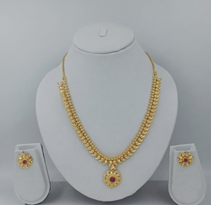 DIVYORO Juego de collar y pendientes cortos de aleación de cobre chapado en oro amarillo, diseño de flor con engaste de piedra AD, longitud ajustable - Product Image 4