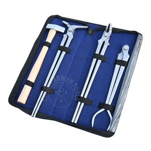Kit d'équipement de fermeur durable avec écarteur de sabots, pince à tête ronde, pince à feu, outils pour la manipulation du métal à chaud et marteau à pointe - Product Image 1