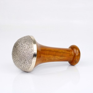 Outil de massage corporel et des pieds traditionnel Kansa Vatki de qualité supérieure, avec poignée en bois, pour une prise en main directe et confortable - Product Image 5