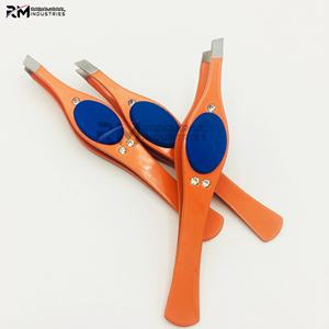 Pinzas para Cejas RMI Super Product de Nuevo Diseño, Pinzas para Cejas con Punta Angular Plateada, Juego de Pinzas para Cejas en Color Nude Brillante - Product Image 5