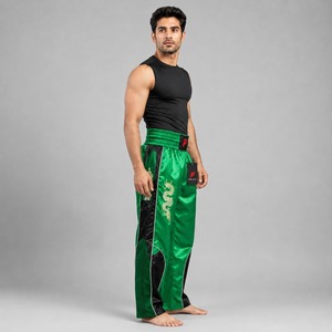 Pantalon de kick-boxing athlétique conçu avec un tissu respirant, offrant une mobilité flexible et un confort durable au quotidien. - Product Image 3