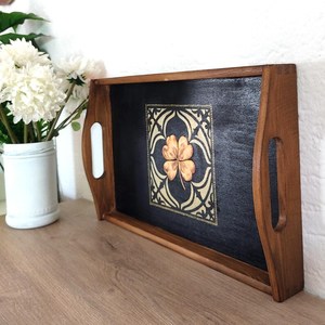 Plateau de service en bois jetable fait main de style italien avec poignée, écologique, décoratif personnalisé, pour la maison, compatible lave-vaisselle, sans danger pour les aliments, par UO - Product Image 3