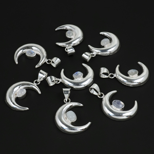 Colgante de Piedra Lunar Minimalista de Moda, Elegante Piedra Lunar Arcoíris, Joyería Plateada, Hecho a Mano, Estilo Boho, con Cristal y Engaste de Bisel - Product Image 4