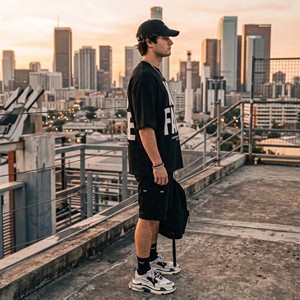 Conjunto de 2 piezas de ropa urbana para hombre: Camiseta oversize de algodón grueso transpirable para verano y pantalones cortos cargo relajados, personalizables de alta calidad. - Product Image 6