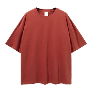 Camiseta de Hombre Oversize Roja de Punto con Cuello Redondo y Manga Corta, Diseño Liso Casual, Estilo Urbano de Largo Regular - Product Image 1