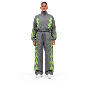 Conjunto Deportivo de Nylon Negro con Chaqueta y Pantalones para Entrenamiento Atlético, Fitness, Running, Gimnasio y Actividades al Aire Libre - Product Image 1