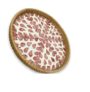 Bandeja de diseño exclusivo con logotipo y tamaño personalizables, de MOP y ratán, con patrón rosa y blanco, para vajilla, comida y uso en la sala de estar. - Product Image 1