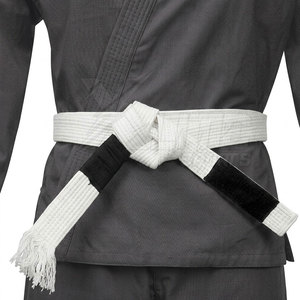 Uniforme de karaté durable 100% coton pour hommes avec un design confortable et respirant, options personnalisables - Product Image 5