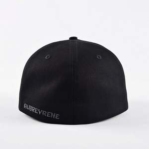 Gorra Deportiva de Malla Ajustable con Diseño Moderno, Bordado 3D, Color Negro, para Ciclismo y Actividades al Aire Libre, con Parches - Product Image 3