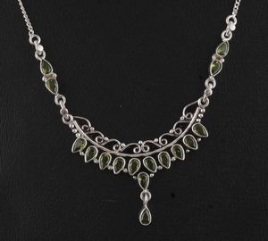 Colgante de peridoto hecho a mano en plata de ley 925, elegante colgante de joyería, regalo para mujer, cumpleaños - Product Image 1