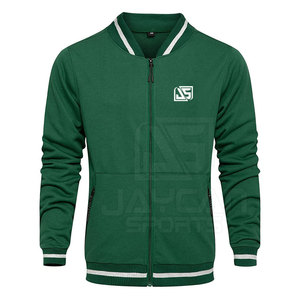 Survêtement de haute qualité au design moderne pour hommes, avec tissu doux et coupe parfaite pour les occasions décontractées et les activités sportives - Product Image 4