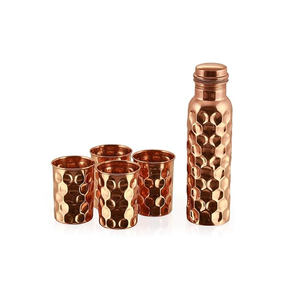 Botella de Agua Artesanal 100% Cobre Puro con Diseño Texturizado de Panal de Abeja, Beneficios Ayurvédicos para la Salud, a Prueba de Fugas y sin Juntas, 1 L - Product Image 4