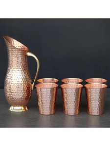 Jarra de cobre martillado a mano con asa dorada y juego de 6 vasos rectos de cobre, juego de jarras de cobre puro para la buena salud - Product Image 1