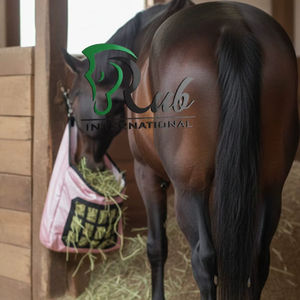 Botas de Silicona Portátiles para Caballos |   Bolsa de Alimentación para Caballos Resistente con Correa para Colgar, Color y Logotipo Personalizables - Product Image 5