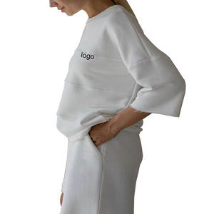 Ensemble deux pièces d'été avec logo personnalisé pour femmes Survêtement 322 g/m² avec haut à manches courtes et sac short emballé quantité minimale de commande 2 pièces - Product Image 5
