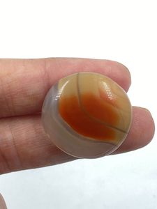Piedra Preciosa de Ónix de la Mejor Calidad, Forma Redondeada, Hermosa Piedra de 35.49 Quilates en Color Beige Crema - Product Image 2
