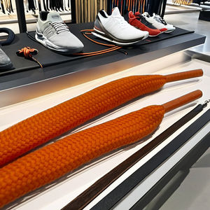 Cordones planos naranjas de 10mm para zapatillas de deporte Cordón de longitud personalizado Uso versátil en bolsos y prendas Varios colores - Product Image 2