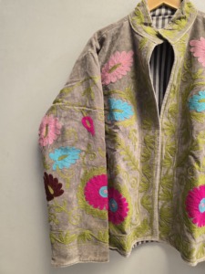 Chaqueta Bomber de Terciopelo Premium Suzani para Mujer, Bordado Floral Multicolor, Diseño Bohemio Étnico, Invierno, Multi-estación, Venta al por Mayor - Product Image 3