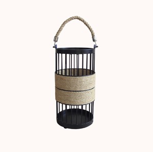 Lanterne à bougie en métal doré, forme cylindrique, motif ajouré en maille, poignée en fil métallique, décoration de centre de table - Product Image 3