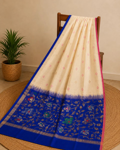 Sari en soie tissé à la main élégant, blanc cassé, avec pallu bleu roi, motif Jamdani, pour les fêtes traditionnelles indiennes et les mariages - Product Image 4
