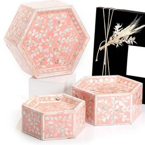 Support à gâteau artisanal en nacre, motif floral rose, idéal pour les fêtes d'anniversaire et les goûters – Meilleur prix direct usine - Product Image 1