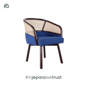 Fauteuil moderne de luxe en teck courbé avec rotin naturel imperméable pour salle à manger, extérieur, salon ou causeuse. - Product Image 1