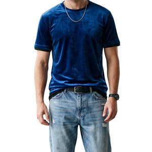 Camiseta de Hombre de Cuello Redondo en Terciopelo Morado, Manga Corta, Estilo Lujoso y Brillante para Fiestas, Suave al Tacto y Transpirable - Product Image 3