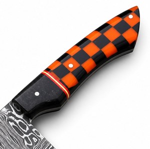 Couteau Santoku de style japonais personnalisé avec lame en acier Damas (6-7,9 pouces), manche en résine à carreaux noir et orange, ambidextre - Product Image 3