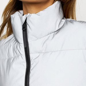 Blouson matelassé gris clair pour femme, col montant, manches longues, chaud et respirant pour l'hiver, en nylon rembourré de cuir, coupe courte - Product Image 4