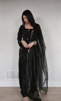 Ensemble de travail TENNECY pour femme avec broderie lourde et motifs numérotés, en pure soie crêpe, avec dupatta infroissable, séchage rapide, extensible et réversible