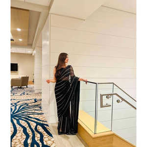 Sari de Diseño para Fiesta de Noche con Lentejuelas y Bordado Zari - Product Image 5